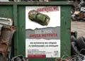 Αυτοκόλλητο με ζωντανά χρώματα και γραφικά σχέδια, ιδανικό για ετικέτες και διαφήμιση.