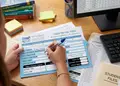 Καρτέλα διδάκτρων σε ζωντανά χρώματα με οργανωμένη διάταξη και γραφικά, ιδανική για φροντιστήρια.
