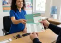 Καρτέλα διδάκτρων σε ζωντανά χρώματα με καθαρή διάταξη και λογότυπο φροντιστηρίου, ιδανική για παρακολούθηση πληρωμών.