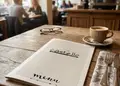 Κατάλογος café με ζωντανά χρώματα και μοντέρνα γραφικά, προσαρμοσμένος με λογότυπο και οργανωμένη διάταξη.