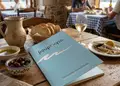 Κατάλογος cafe με φωτεινά χρώματα, ελκυστική διάταξη και γραφικά, ιδανικός για παρουσιάσεις μενού.