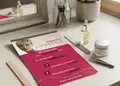 Μονόφυλλο flyer με ζωντανά χρώματα και καθαρή διάταξη, ιδανικό για προωθητικές ενέργειες και διαφημίσεις.