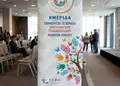Banner από μουσαμά, ανθεκτικό και αδιάβροχο, με έντονα χρώματα και μεγάλη γραμματοσειρά, ιδανικό για εξωτερικές εκδηλώσεις.