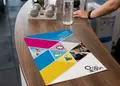 Δημιουργικό flyer 14x21 εκ. με ζωντανά χρώματα και ελκυστικά γραφικά, ιδανικό για την προώθηση προϊόντων και υπηρεσιών.