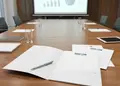 Φάκελος παρουσίασης με επαγγελματική εμφάνιση και λογότυπο