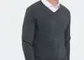 Κομψό ανδρικό πουλόβερ V από 70% βισκόζη και 30% νάιλον, ιδανικό για επαγγελματικά περιβάλλοντα. Δυνατότητα εκτύπωσης λογοτύπου για προσαρμογή.