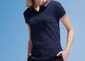 Γυναικείο πόλο από 100% βαμβάκι, με ρίγες και κουμπιά, ιδανικό για επαγγελματική χρήση. Δυνατότητα εκτύπωσης λογοτύπου, διατίθεται σε ποικιλία χρωμάτων.