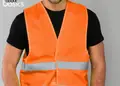 Ανακλαστικό γιλέκο Spark, από 100% πολυέστερ, με λαιμόκοψη V και velcro. Ιδανικό για ασφαλή εργασία, με δυνατότητα εκτύπωσης λογοτύπου και διαθέσιμο σε έντονα χρώματα.