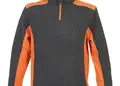 Δίχρωμη fleece μπλούζα με ψηλό γιακά και φερμουάρ 1/4, διαθέτει 2 κρυφές τσέπες. Ιδανική για επαγγελματίες, με δυνατότητα εκτύπωσης λογοτύπου.