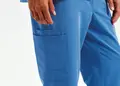 Ελαστικό cargo παντελόνι νοσηλευτικής με πρακτικές τσέπες και άνετη εφαρμογή. Ιδανικό για επαγγελματίες, με δυνατότητα εκτύπωσης λογοτύπου.